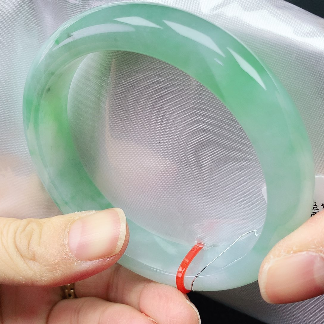 翡翠手镯未镶嵌58圈