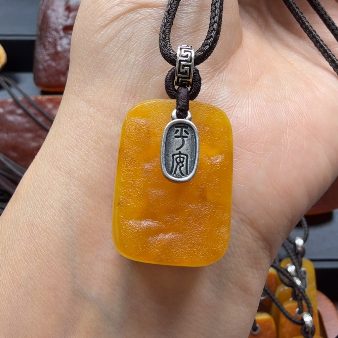 琥珀吊坠(赠链)未镶嵌