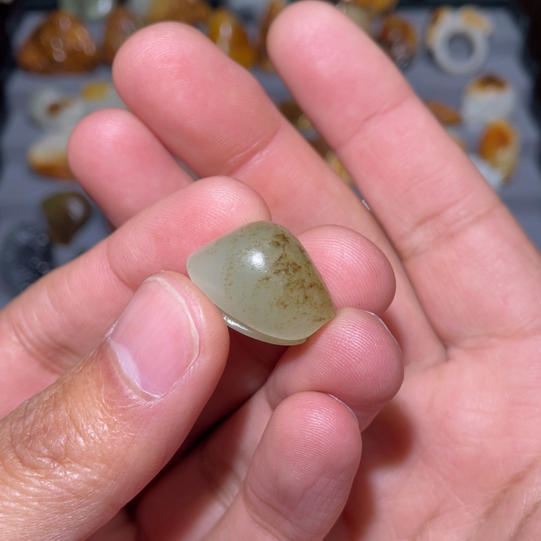 和田玉未镶嵌车挂