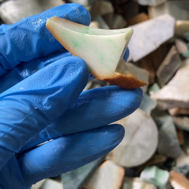 翡翠颈饰未镶嵌天然翡翠