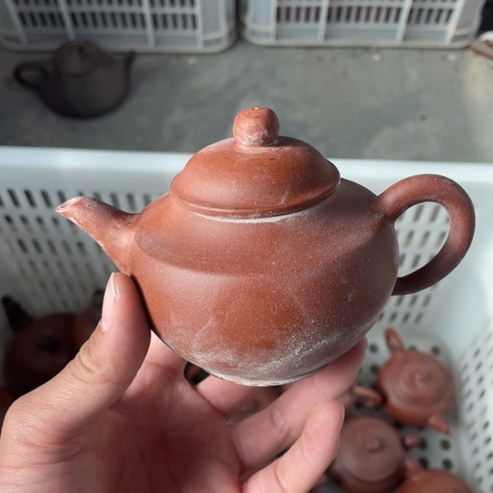 老厂紫砂壶一件。