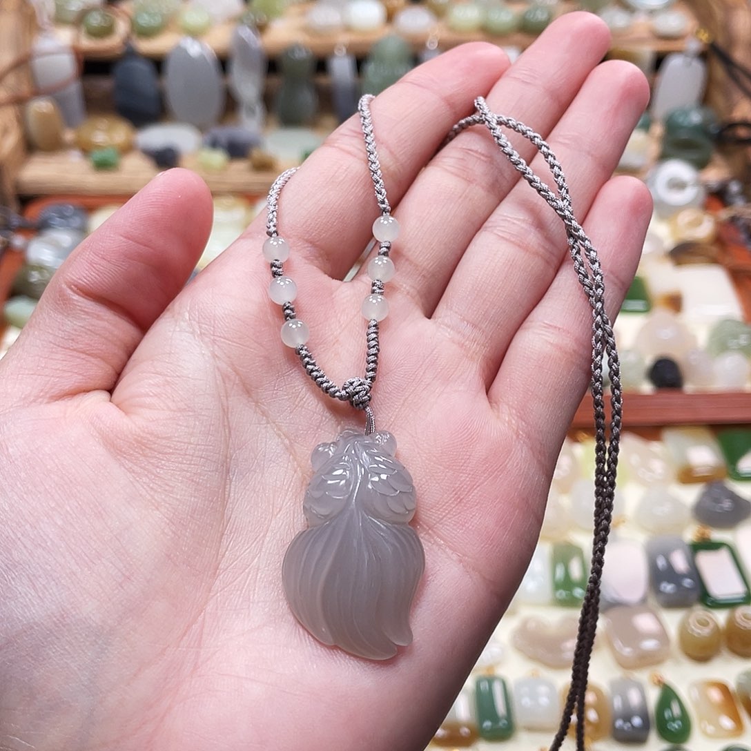 和田玉未镶嵌吊坠(赠链)