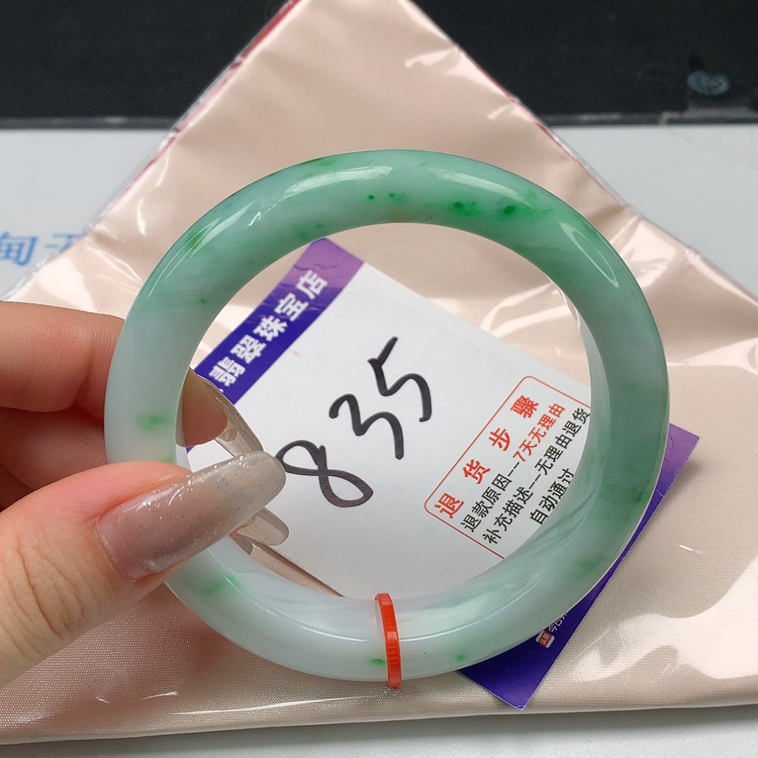 翡翠手镯未镶嵌翡翠手镯