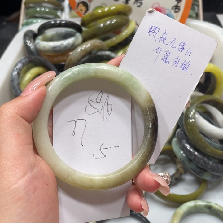 蛇纹石玉未镶嵌手镯