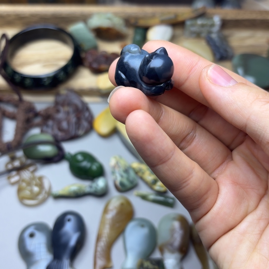 麦***泉和田玉未镶嵌颈饰