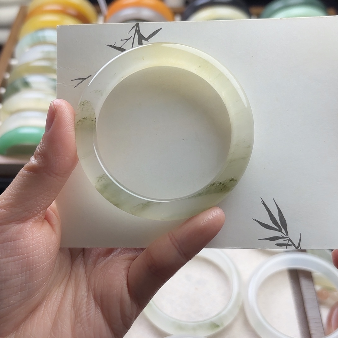 —***复石英质玉（天山翠）未镶嵌手镯53.7圈口