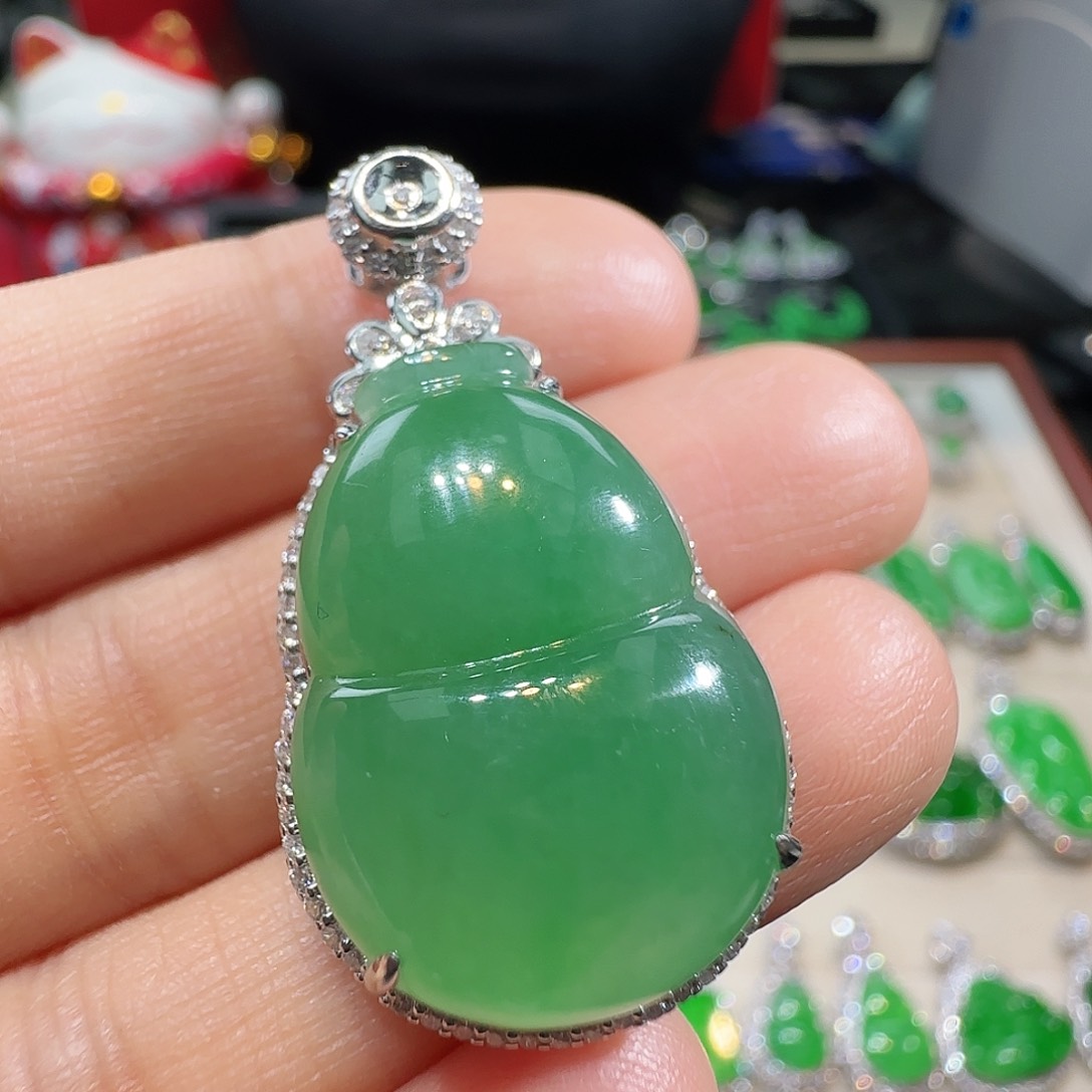 翡翠吊坠(不含链)18K金镶嵌