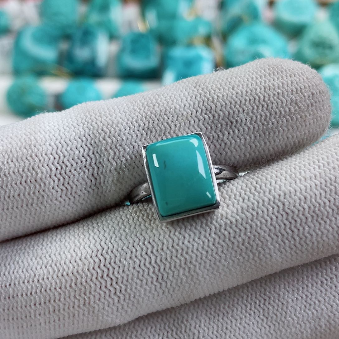 绿松石颈饰18K金镶嵌随**?