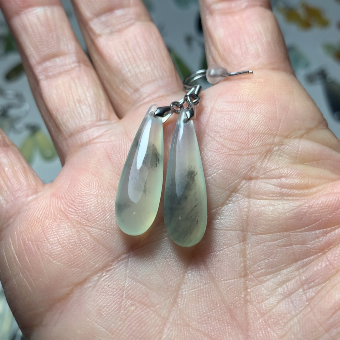 蛇纹石玉耳环未镶嵌