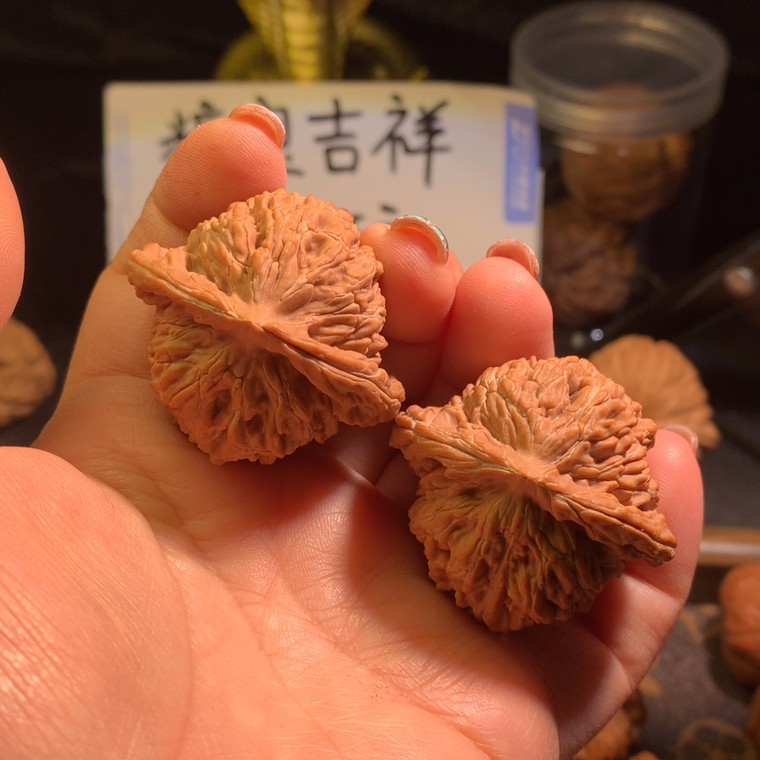 文玩核桃吊坠2对楼子