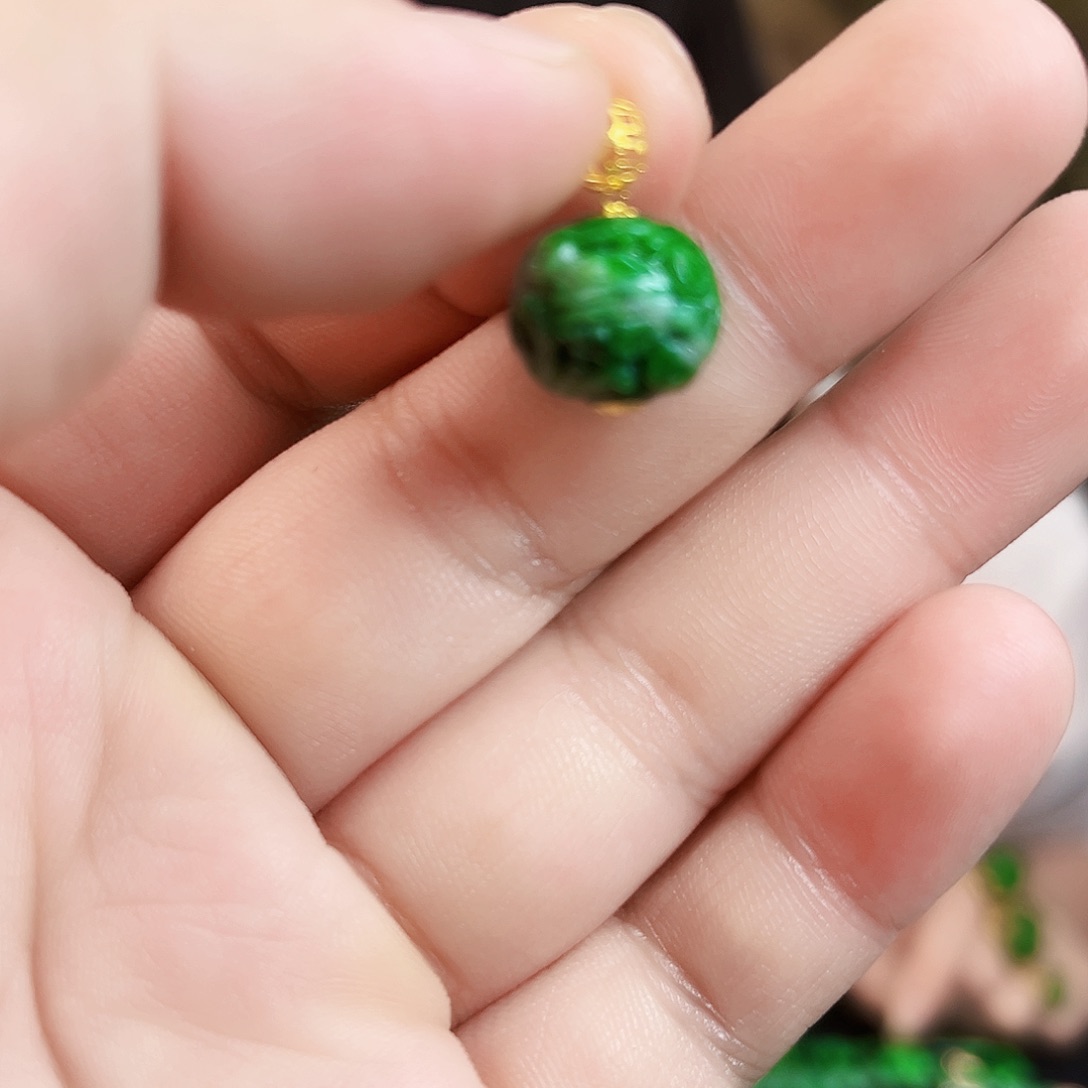 翡翠18K金镶嵌颈饰吊坠