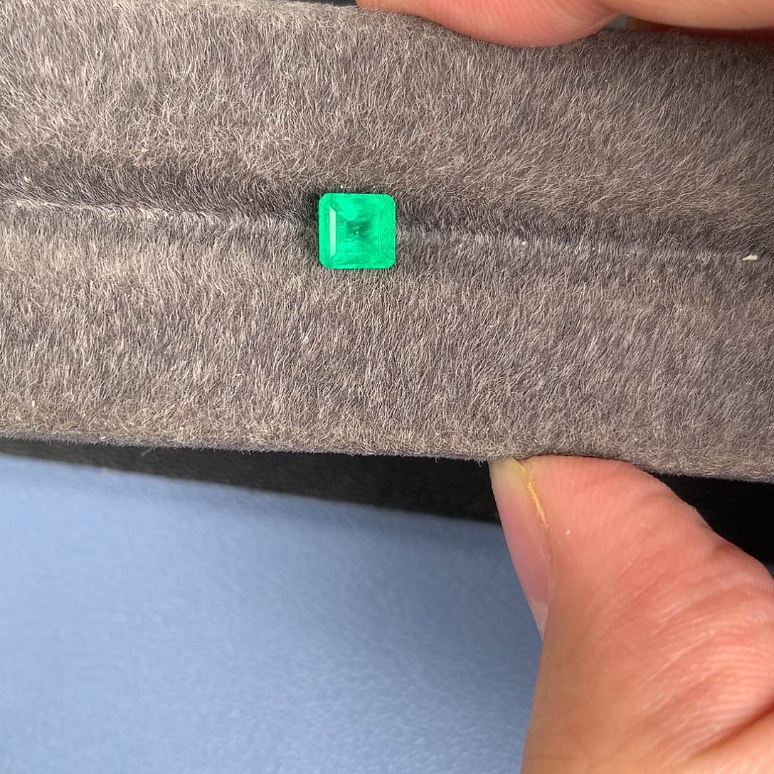 祖母绿裸石未镶嵌77分 哥伦比亚 vvg