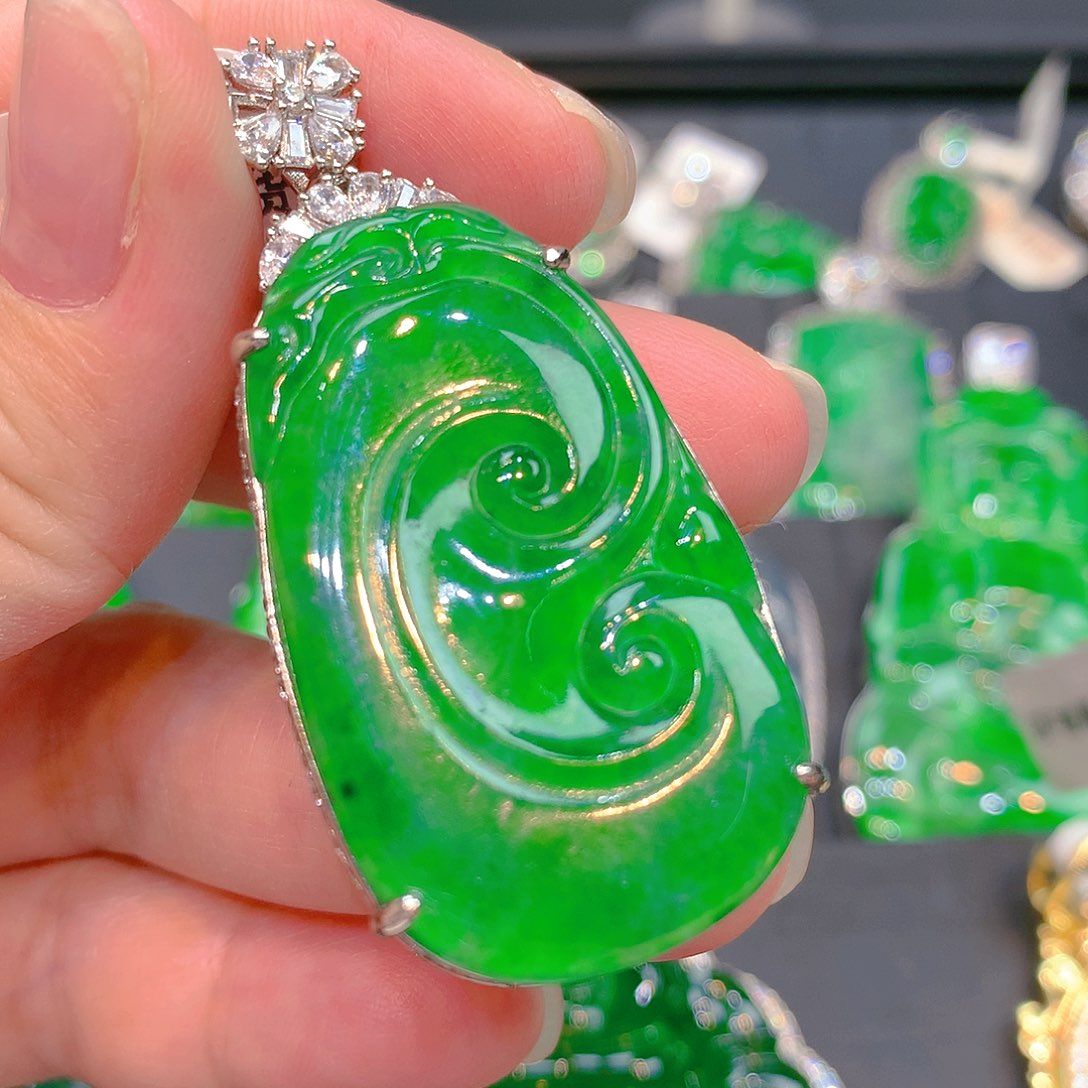 翡翠颈饰未镶嵌翡翠