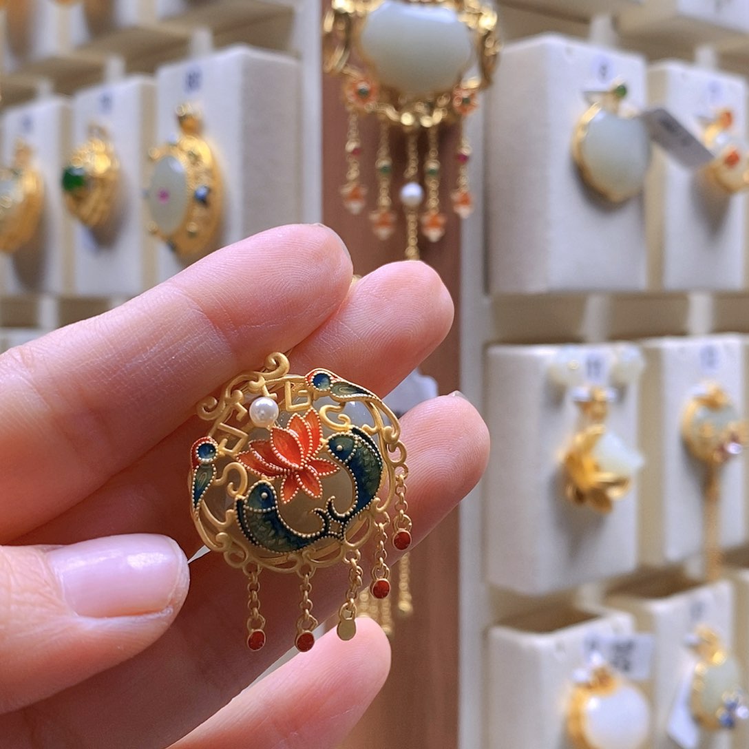 和田玉未镶嵌颈饰