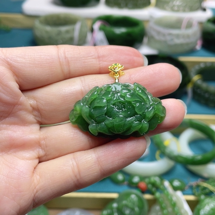 和田玉吊坠合金吊坠