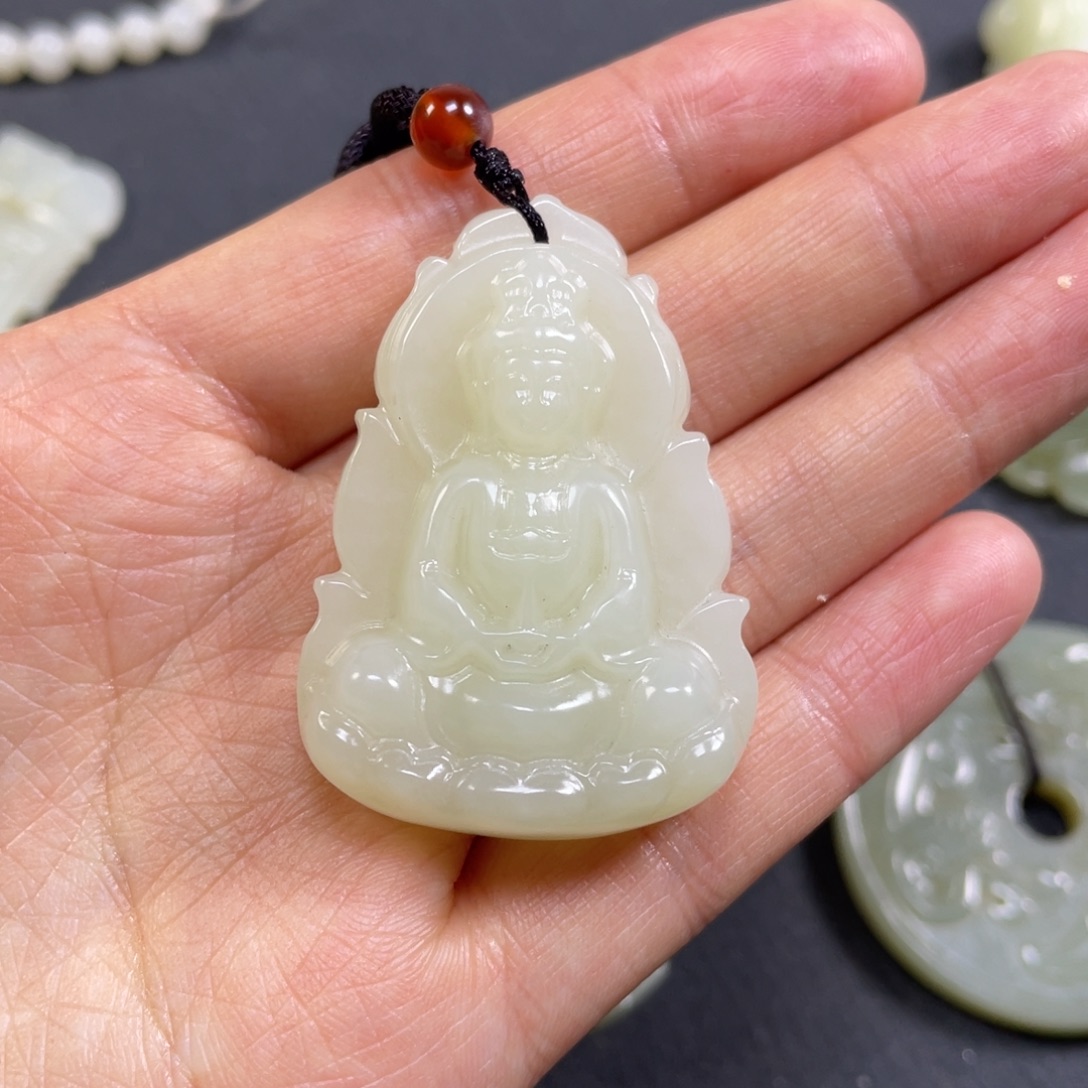 我****和田玉未镶嵌颈饰