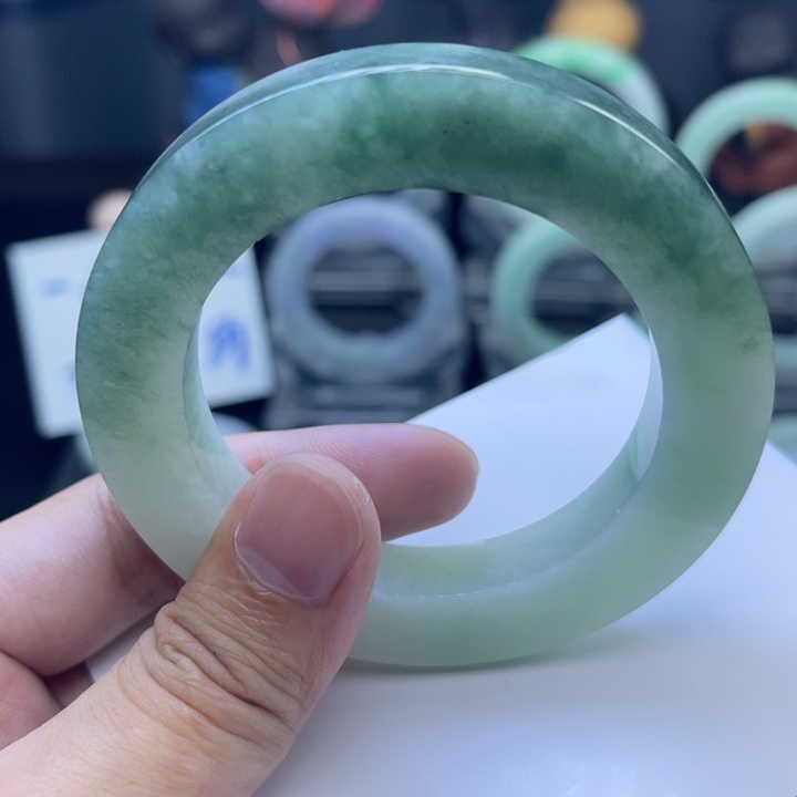 定制翡翠未镶嵌手镯