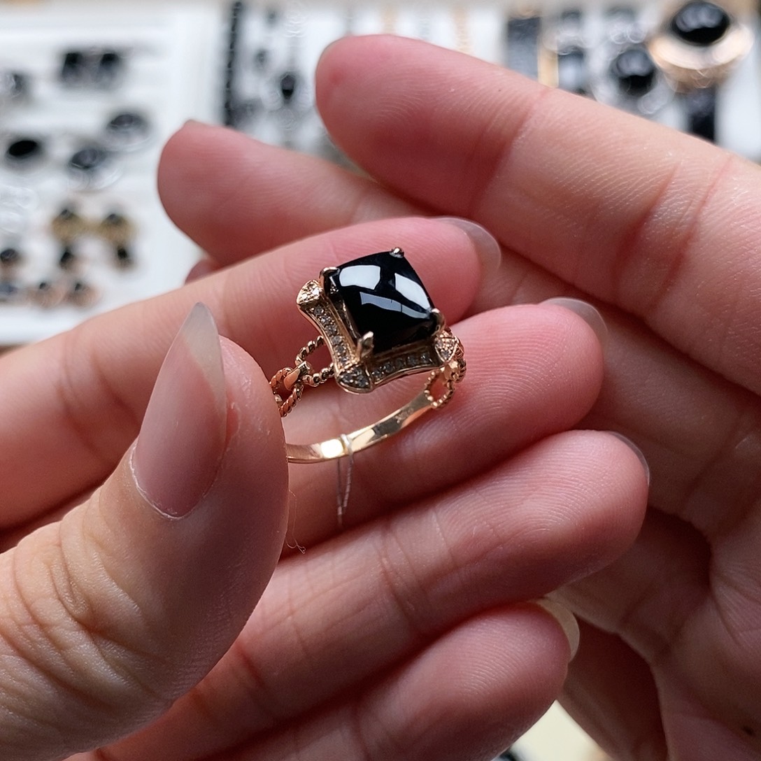 翡翠18K金镶嵌戒指墨翠