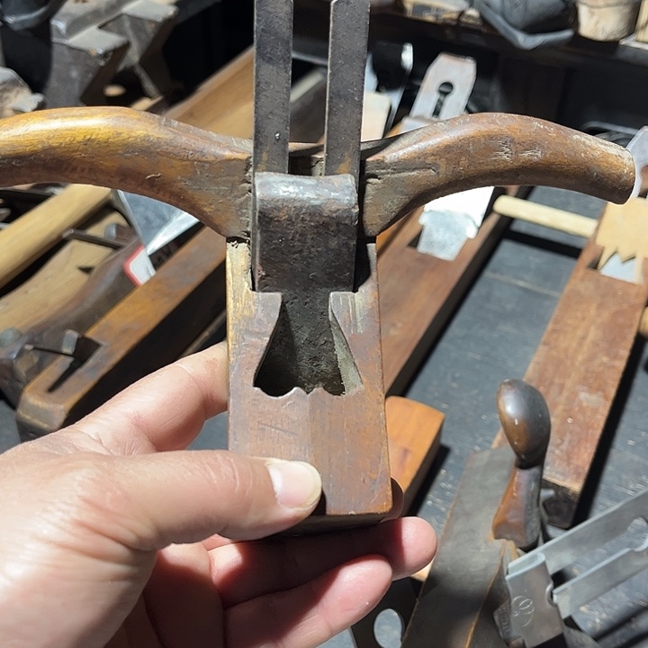 夏***风刨子……………………………………