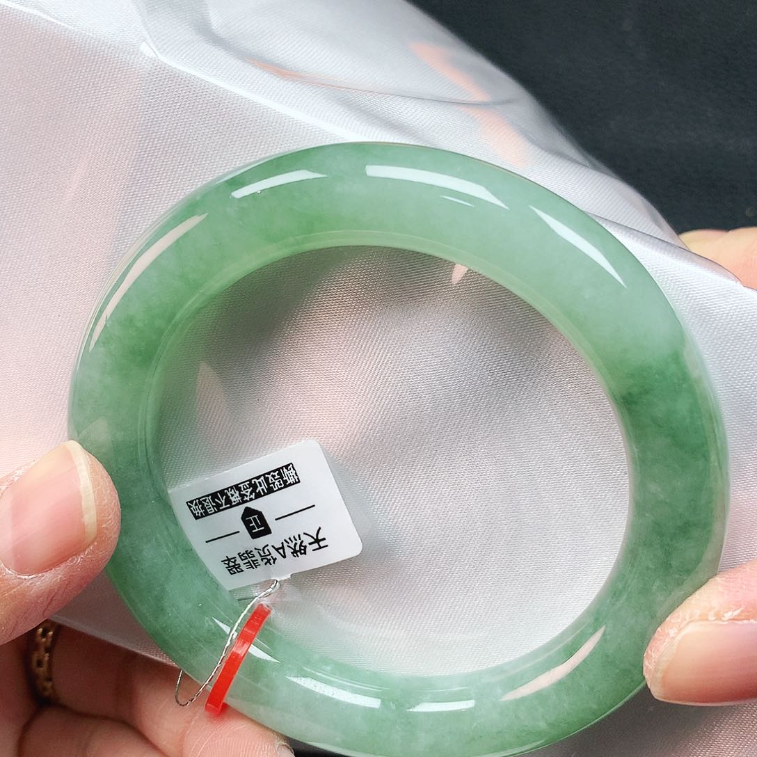 翡翠手镯未镶嵌55胖