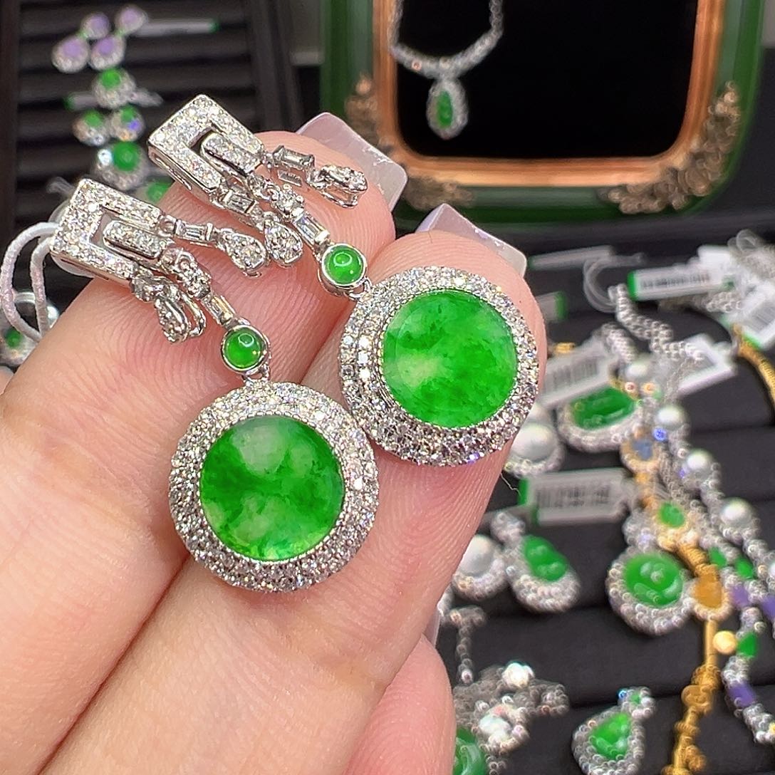 翡翠18K金镶嵌耳钉翡翠