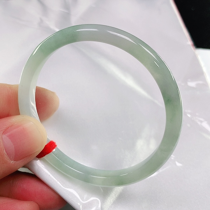 翡翠手镯未镶嵌翡翠手镯未镶嵌