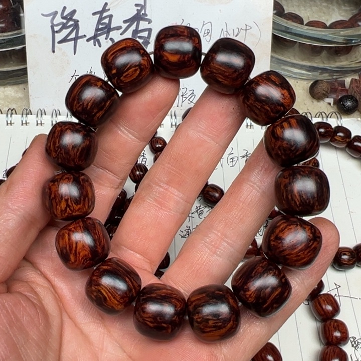 木以**伴本海南红降1516老型黑金满纹迦南香