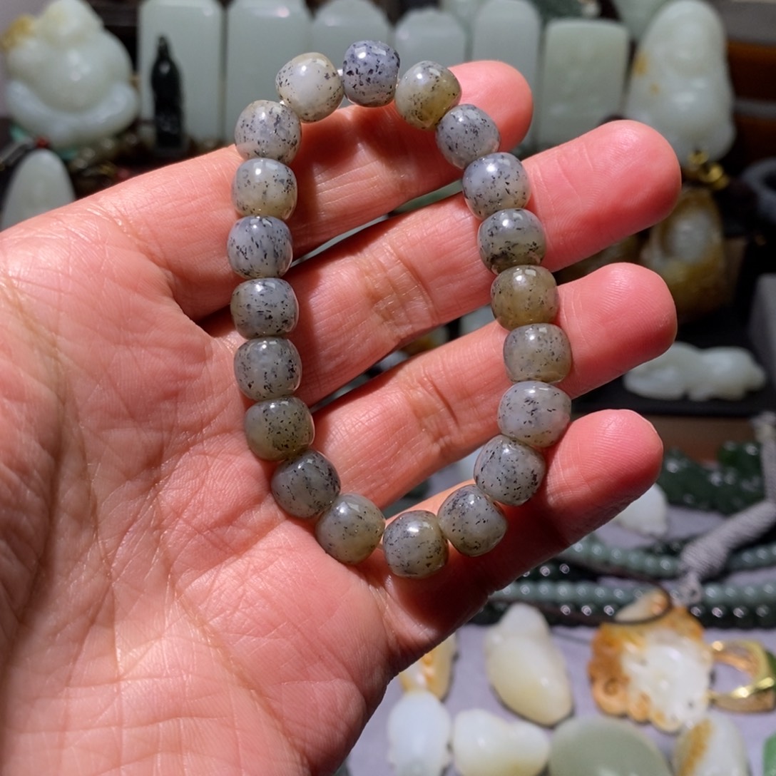 和田玉颈饰未镶嵌