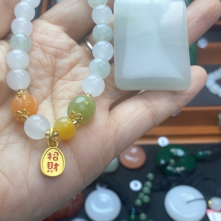 石英质玉颈饰未镶嵌行**水
