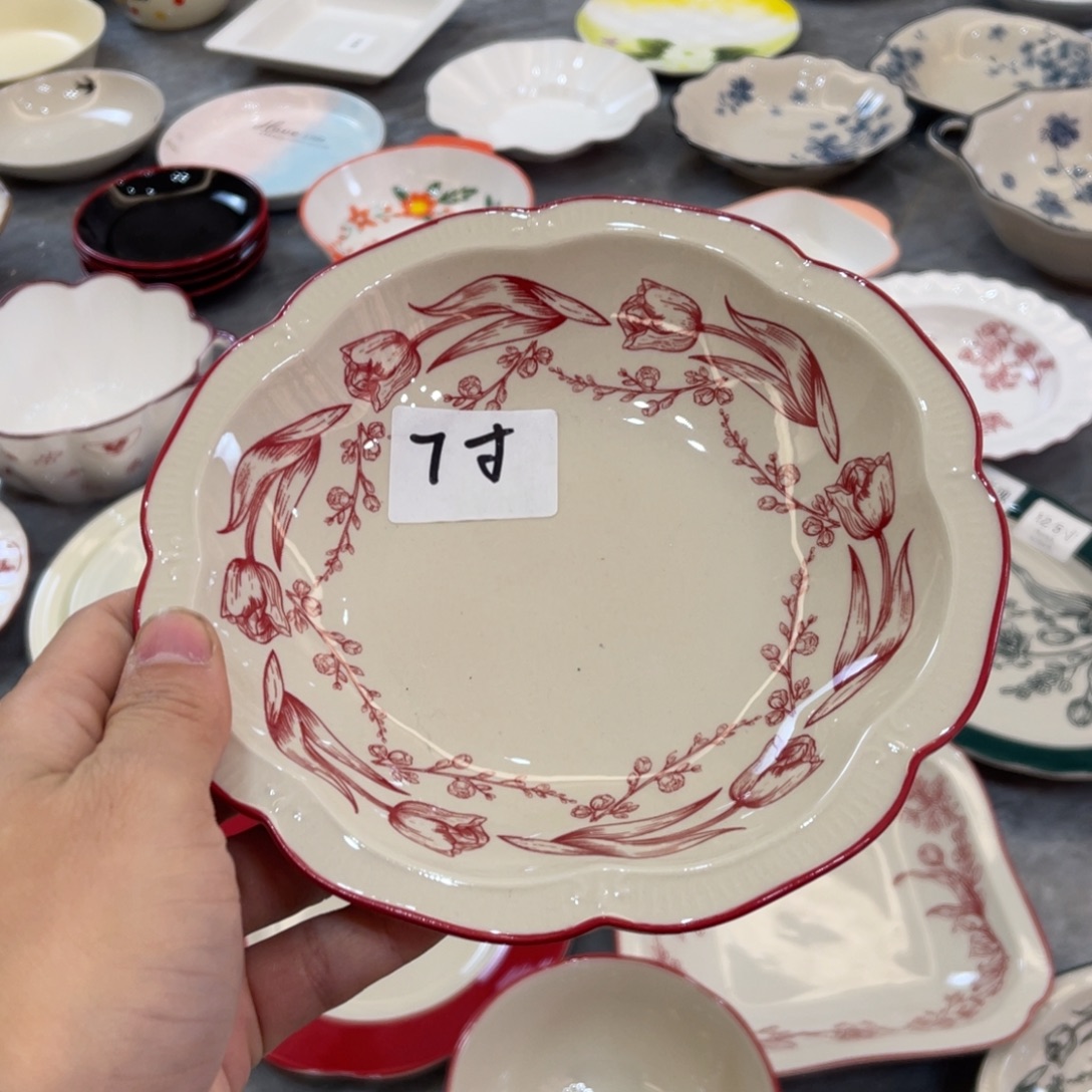 陶瓷微瑕餐具介意勿拍，满18飞！