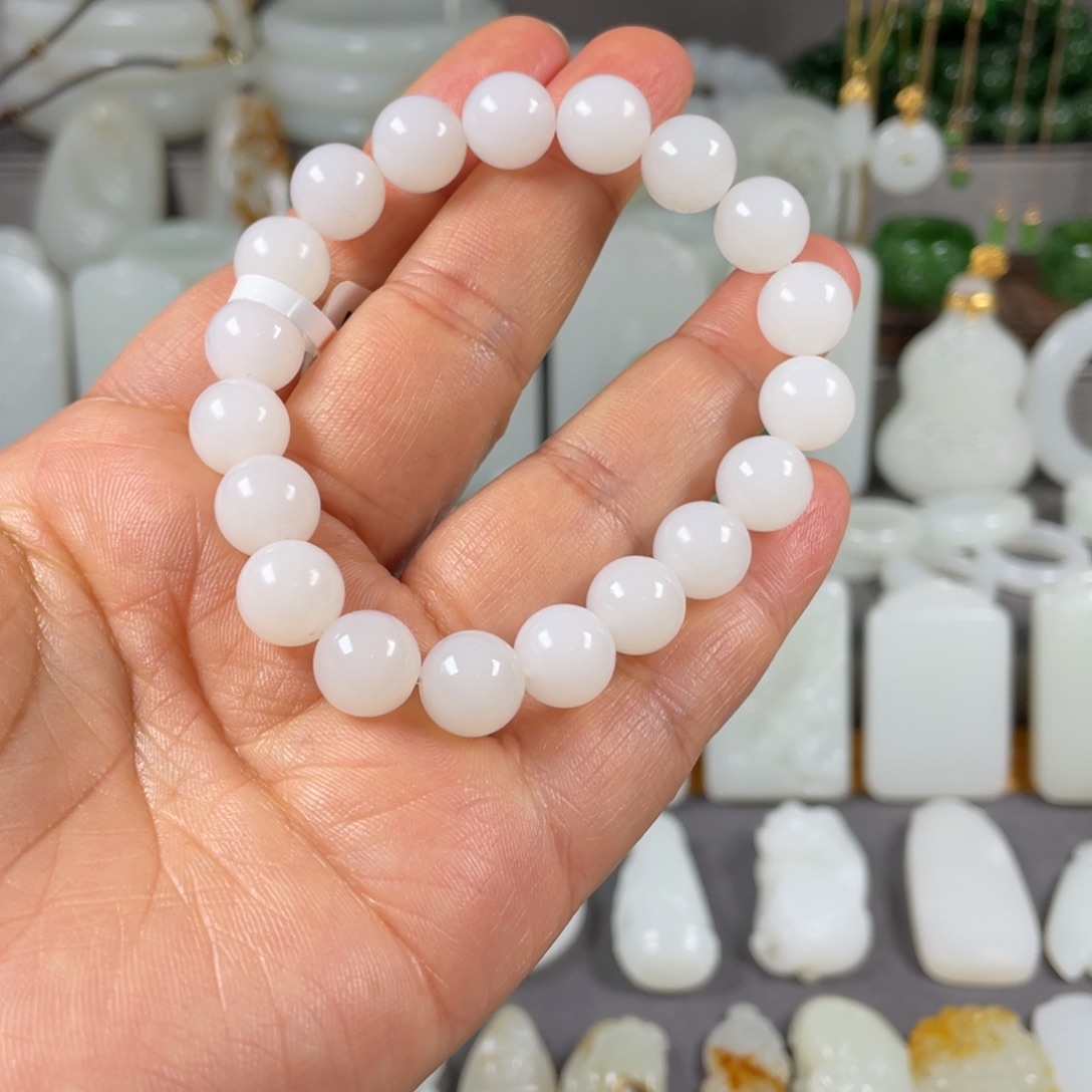 和田玉颈饰未镶嵌张***球