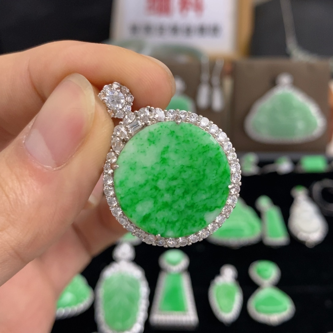 翡翠颈饰银S925镶嵌天然翡翠