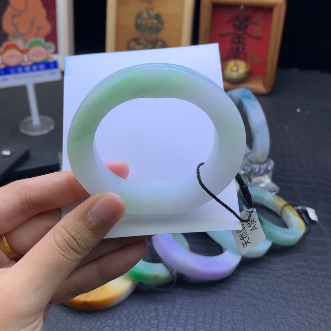 定制翡翠未镶嵌翡翠手镯