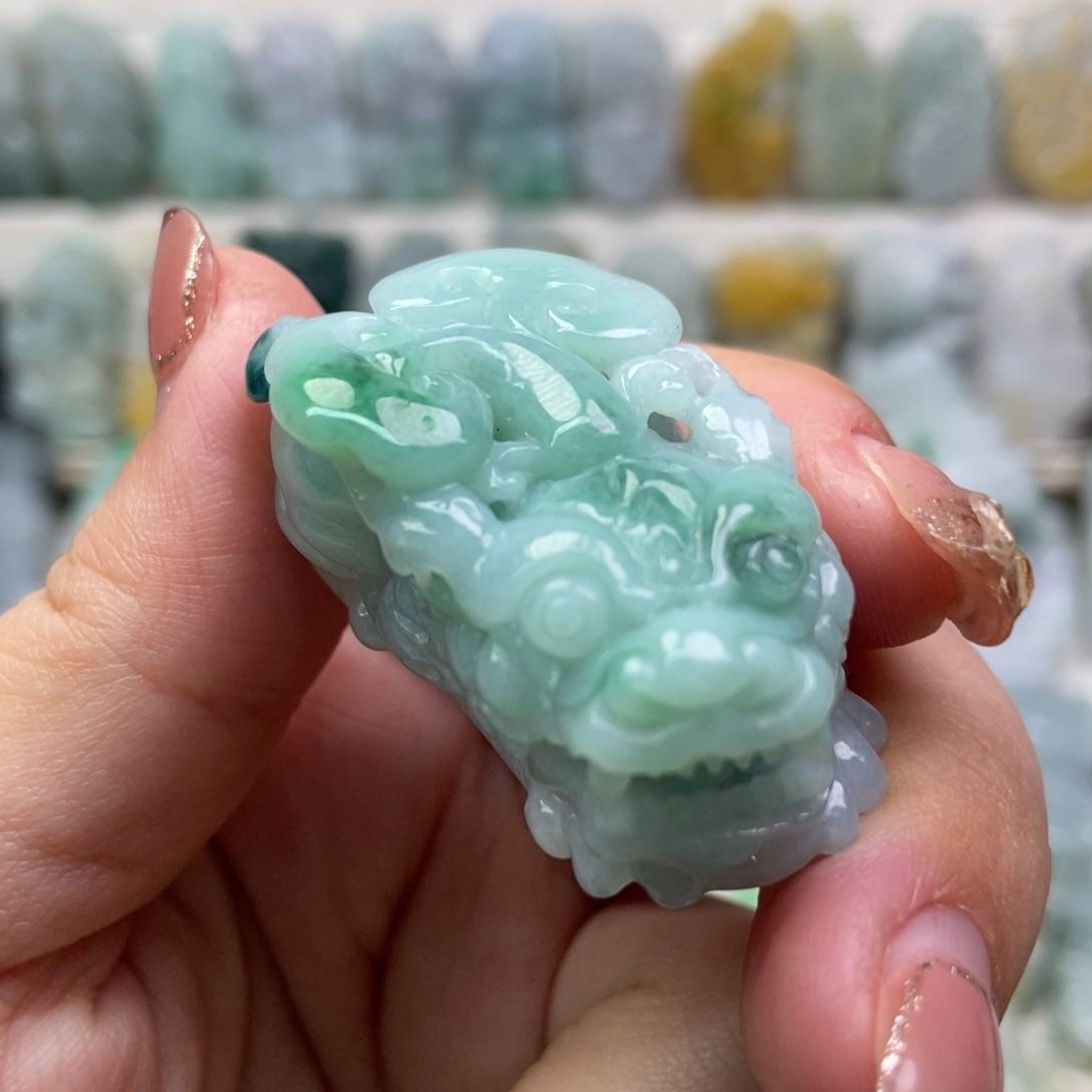 翡翠吊坠(赠链)未镶嵌口含珠