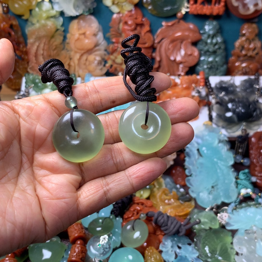 蛇纹石玉未镶嵌挂坠