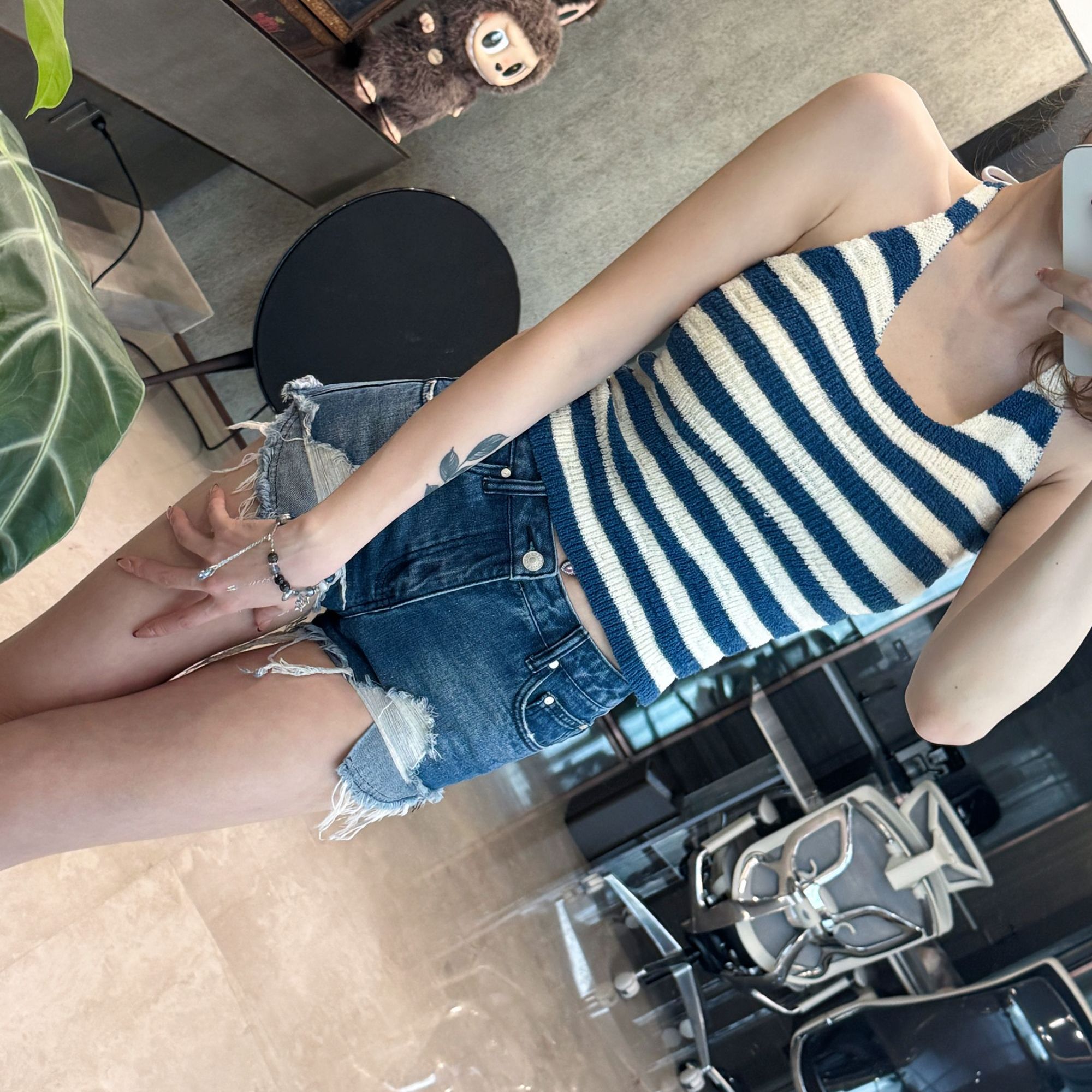 T&F夏季短款露背修身辣妹蓝色条纹挂脖背心