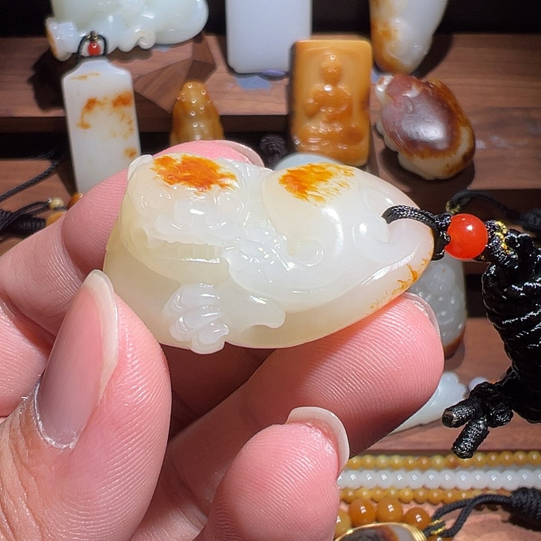 美***生和田玉未镶嵌颈饰