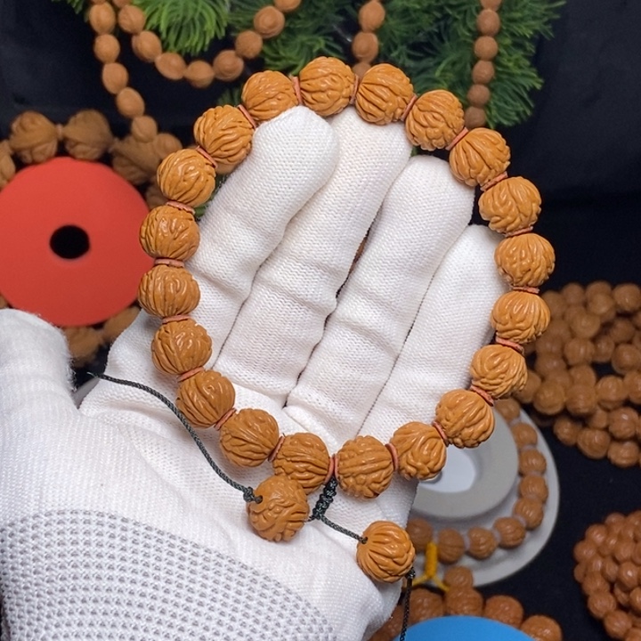 秦岭龙纹桃核手持