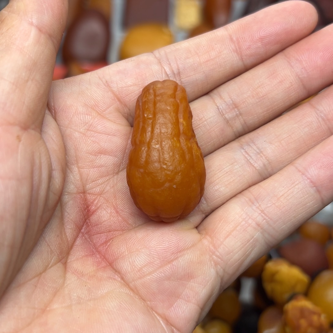 琥珀裸石未镶嵌温*哥天然蜜蜡吊坠