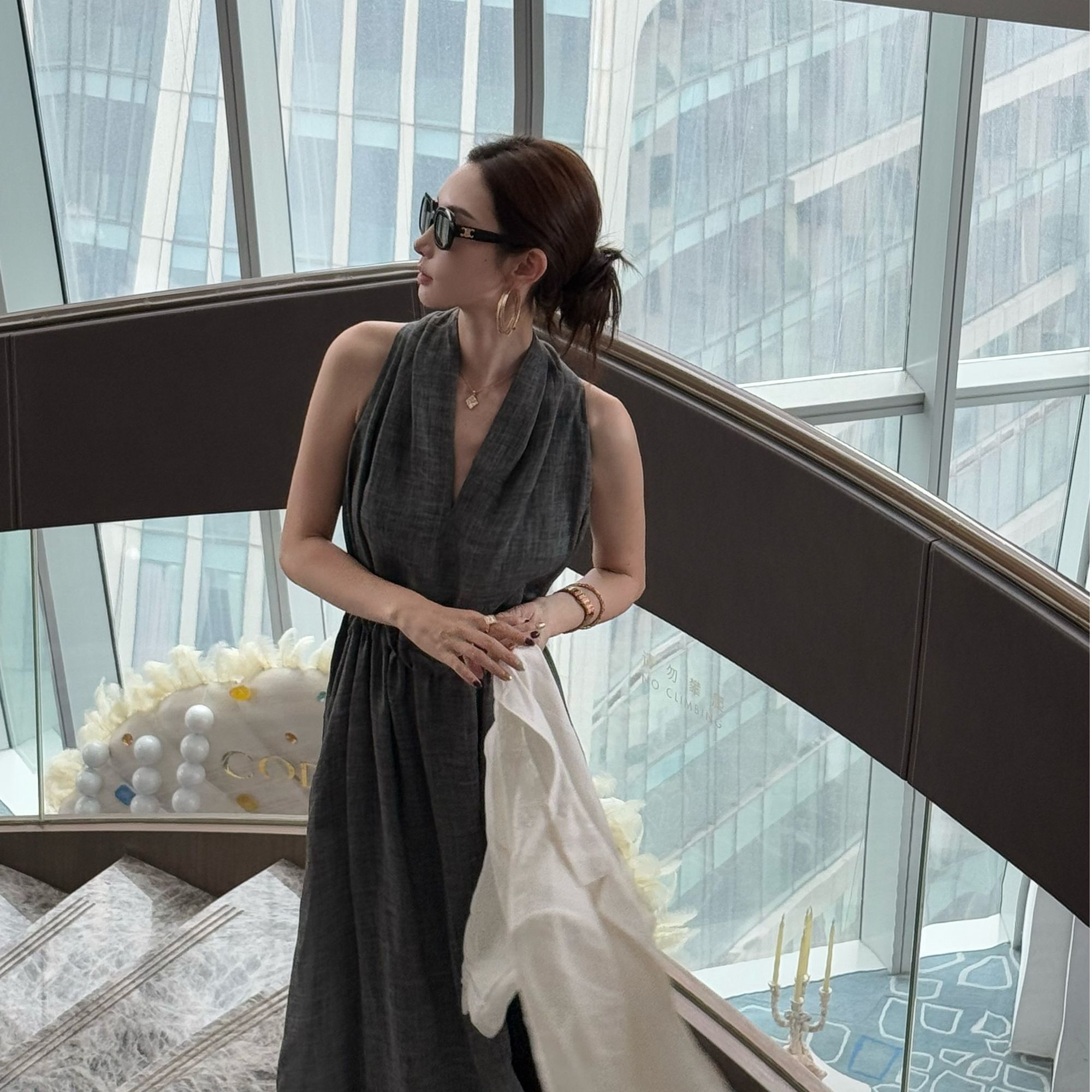 Nancy Lara 苎麻无袖V领挂脖连衣裙 NL248XC916