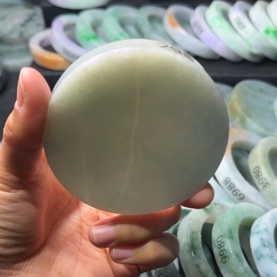 定制翡翠未镶嵌翡翠手镯