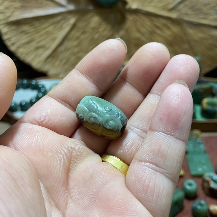 未镶嵌岫岩河磨玉（透闪石质玉）挂件