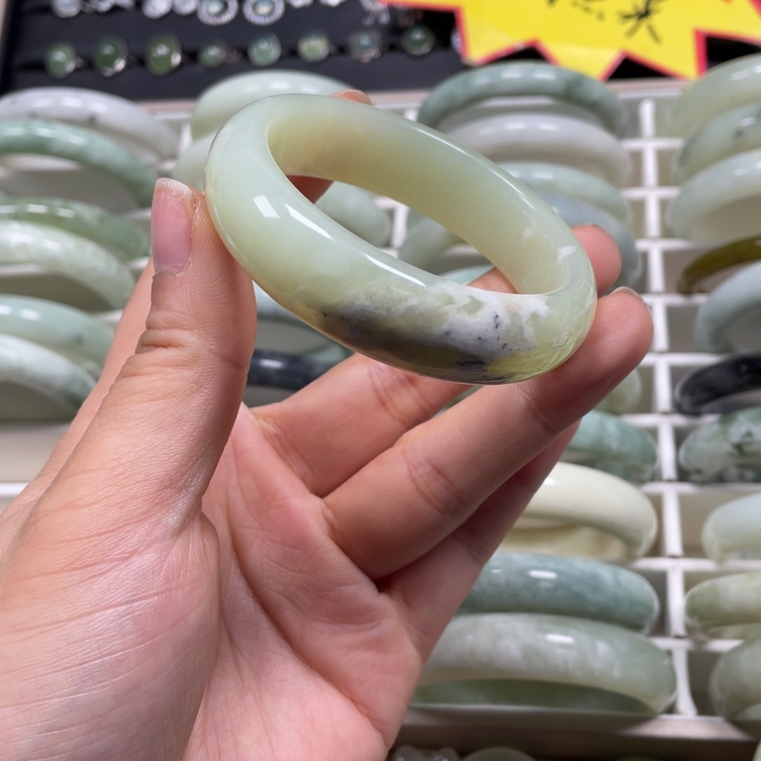 蛇纹石玉手镯未镶嵌52口径