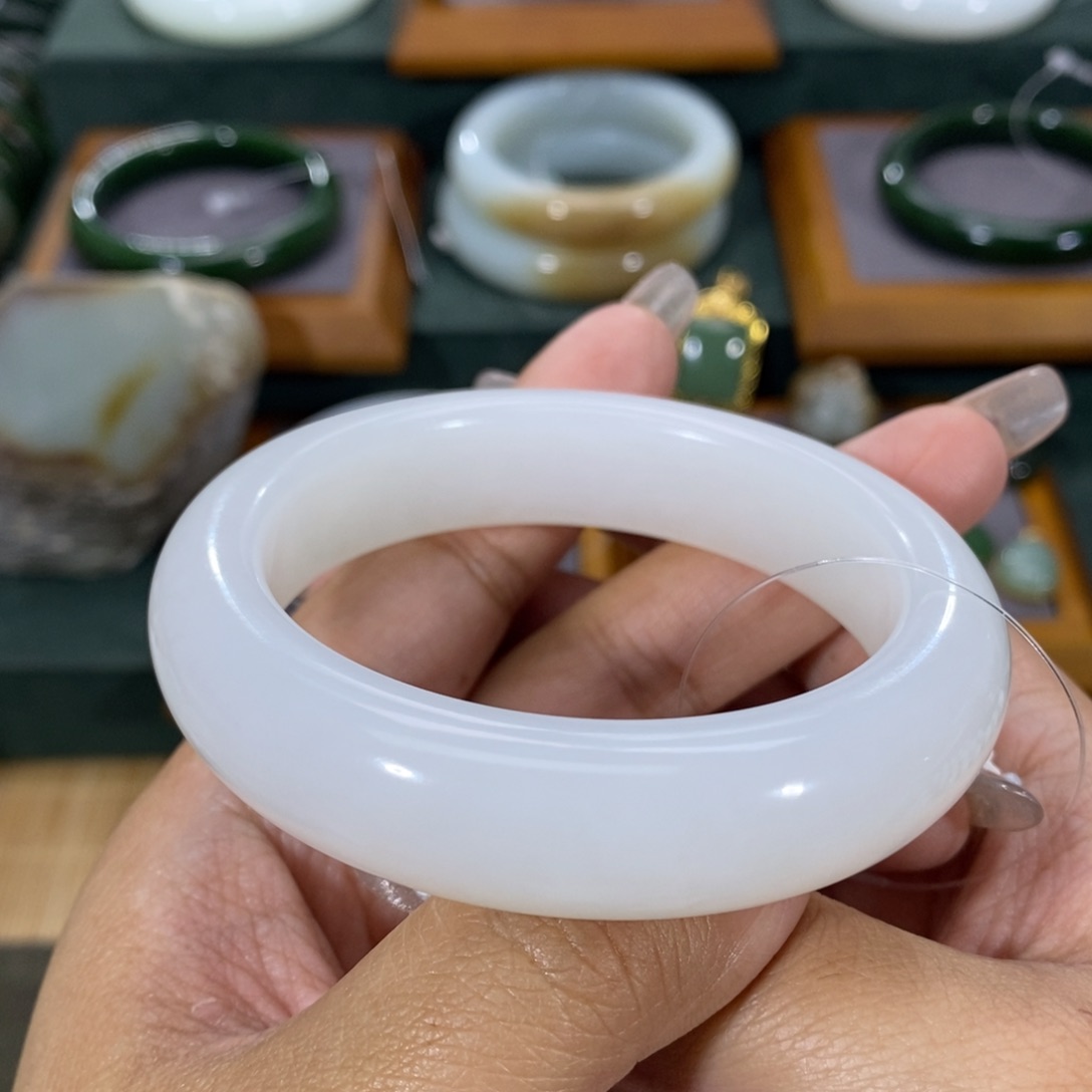 和田玉手镯未镶嵌