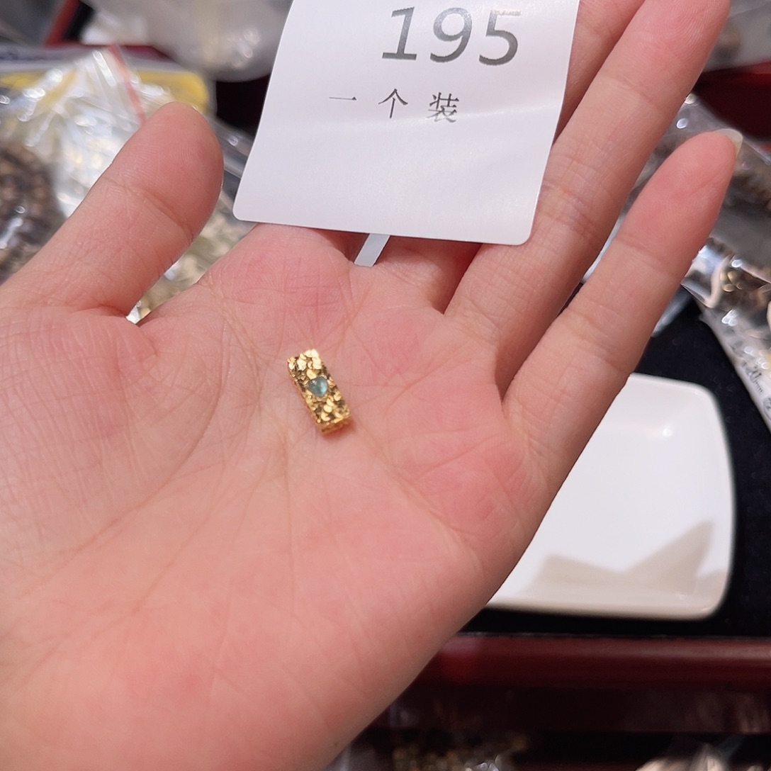 未镶嵌水晶珠宝半成品195 。      