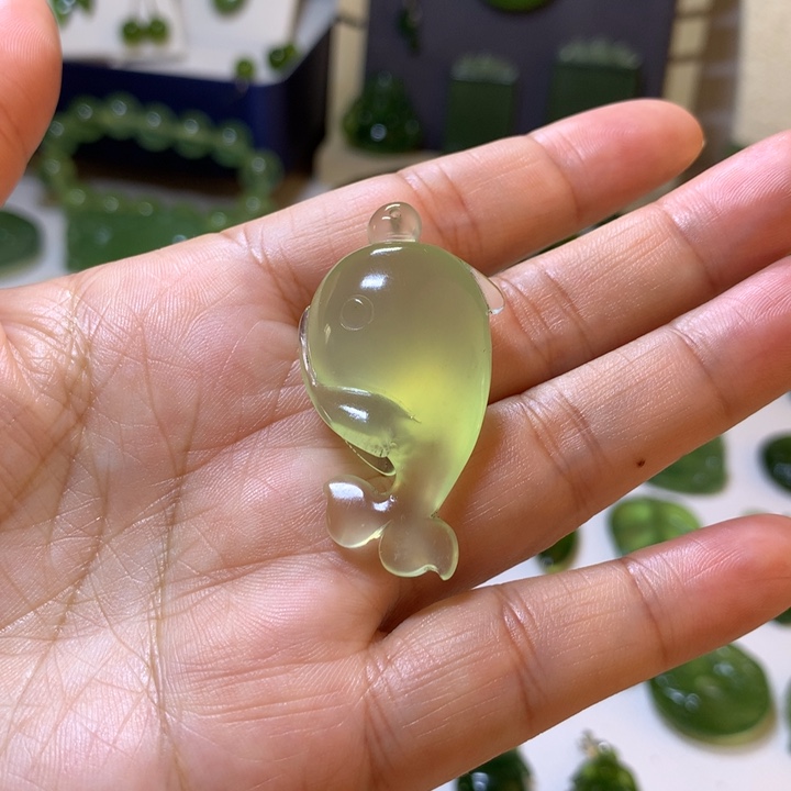 岫玉未镶嵌颈饰吊坠