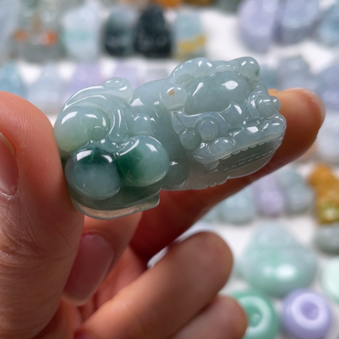 翡翠吊坠(赠链)未镶嵌