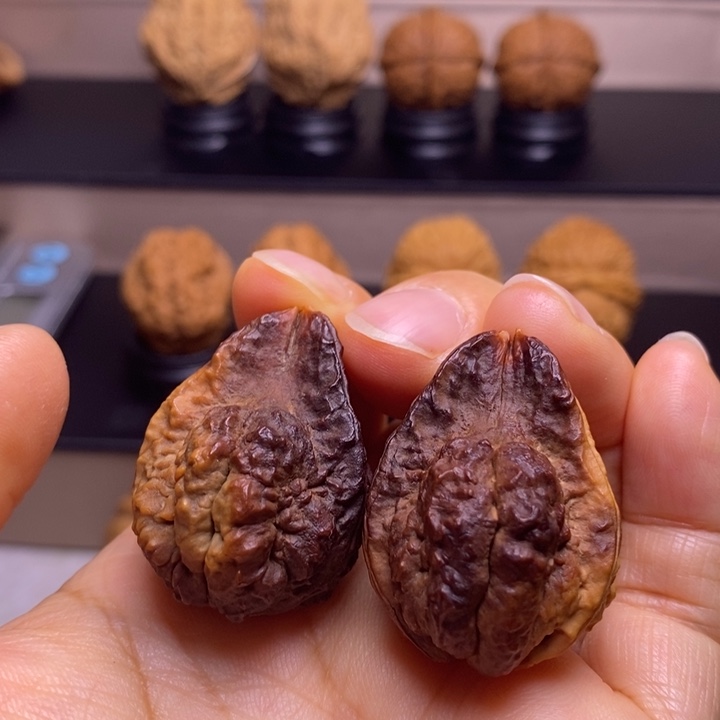 把件文玩核桃三楞金蟾塔68