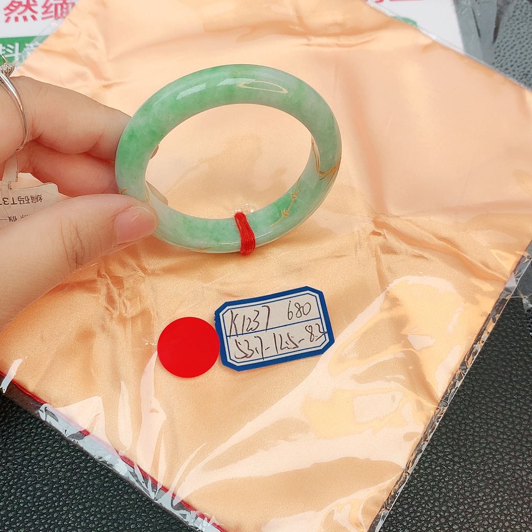 翡翠手镯未镶嵌缅甸翡翠
