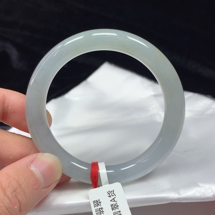 翡翠手镯（圆镯）未镶嵌52.5